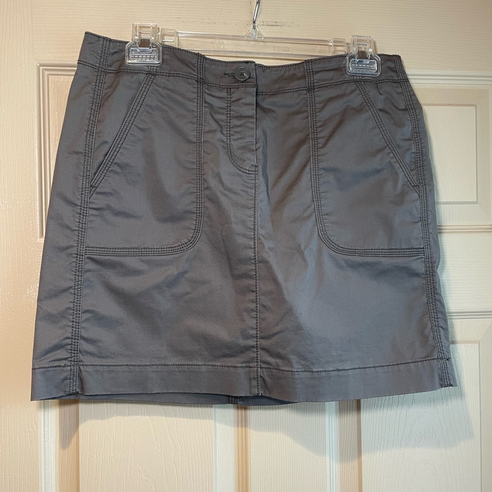 Loft Steel Gray Mini Skirt with Front and Back Pockets, Size 4‎
